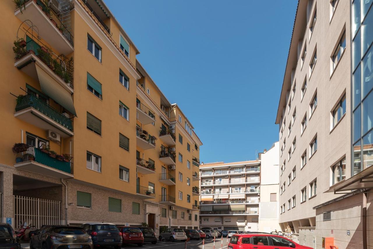 Vaticano & San Pietro Balcony Apartment Рим Екстер'єр фото